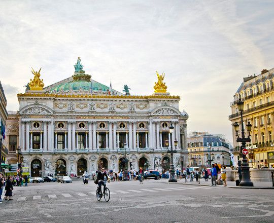 Palaise Garnier (To moje magiczne miejsce - najpiękniejszy budynek na świecie, mój ukochany, siedziba opery Paryskiej. Barokowe wnętrze zapiera dech w piersiach, ale z zewnątrz a szczególnie przednia fasada opery robi niesamowite wrażenie na każdym turyście)