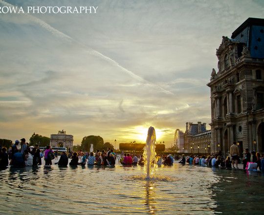  Louvre (Jeszcze jedno spojrzenie na pearl w zachodzącym słońcu fontanny luki triumfalne,  ogrody, bajeczny krajobraz)