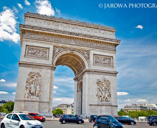 L'Arc de Triomphe de l'Etoile (To kolejny pomnik historii który rozpoznawany jest nie tylko przez każdego Francuza)
